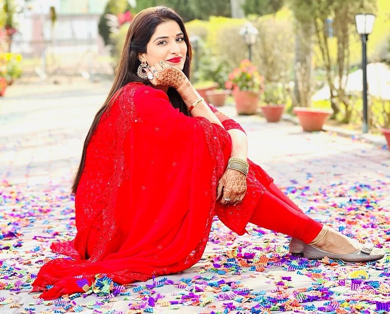 Poonam Dubey Bhojpuri Actress All Information-min